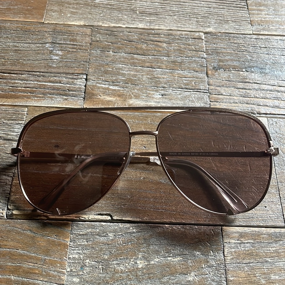 AJ Morgan Rose Gold Wire Rimmed Aviator Sunglasses🖤